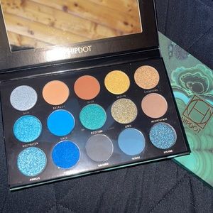 Brand new HIPDOT eye shadow pallet